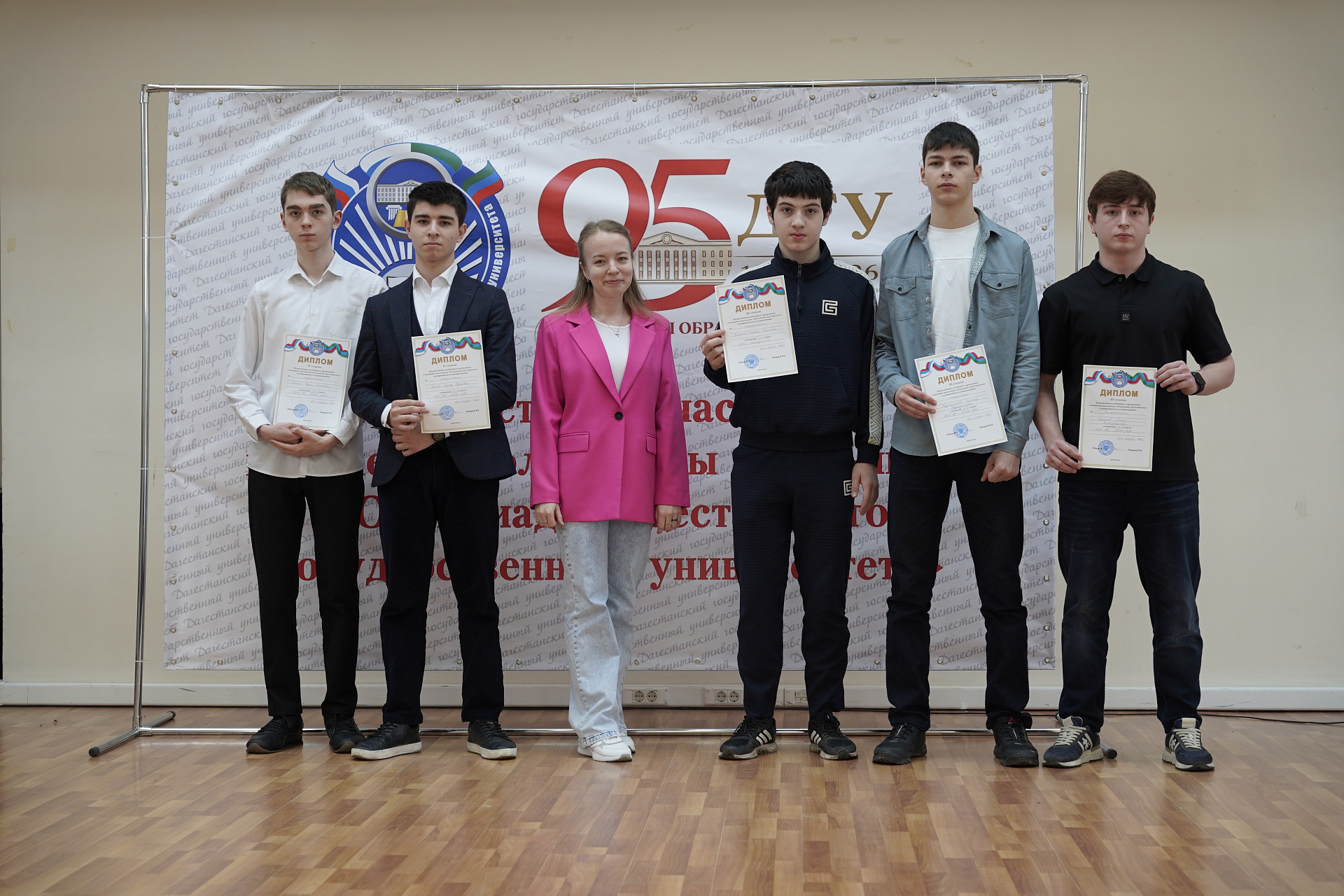 Мост между школой и университетом: в ДГУ наградили победителей предметной олимпиады