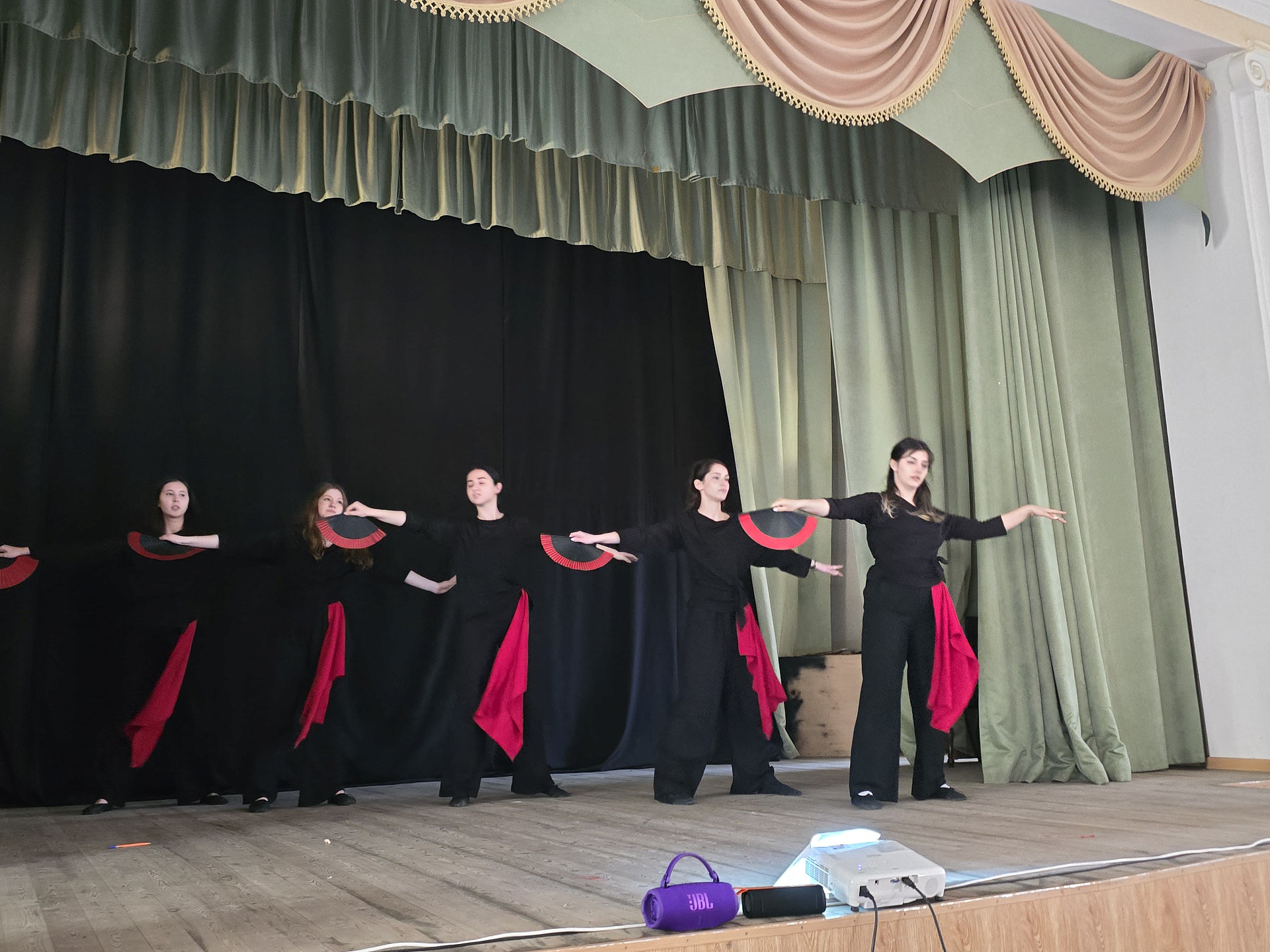 Язык как способ видеть мир: фестиваль иностранных языков прошел в ДГУ