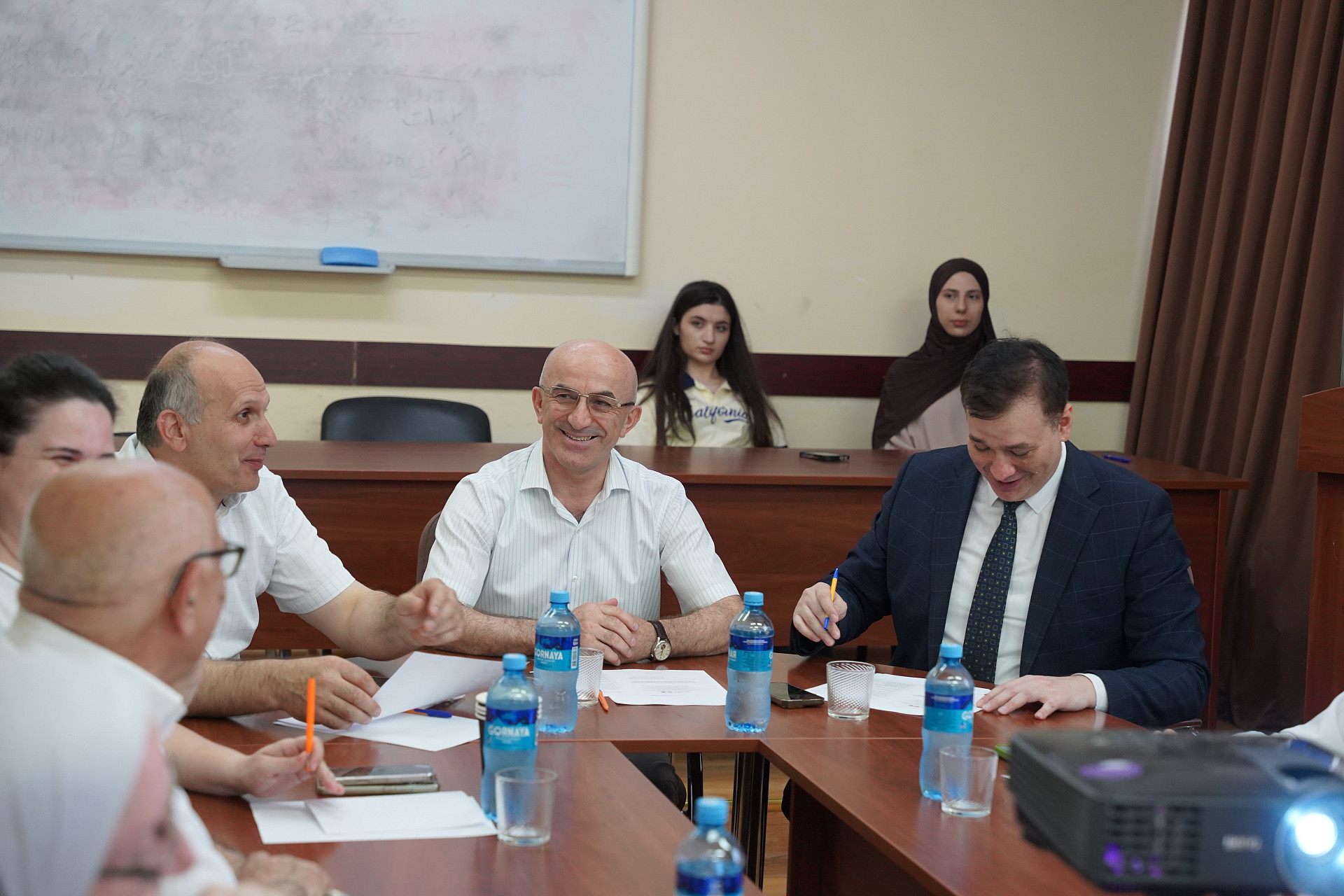 Финансовая культура и традиционные ценности: в ДГУ состоялся диалог поколений Дагестана и ДНР